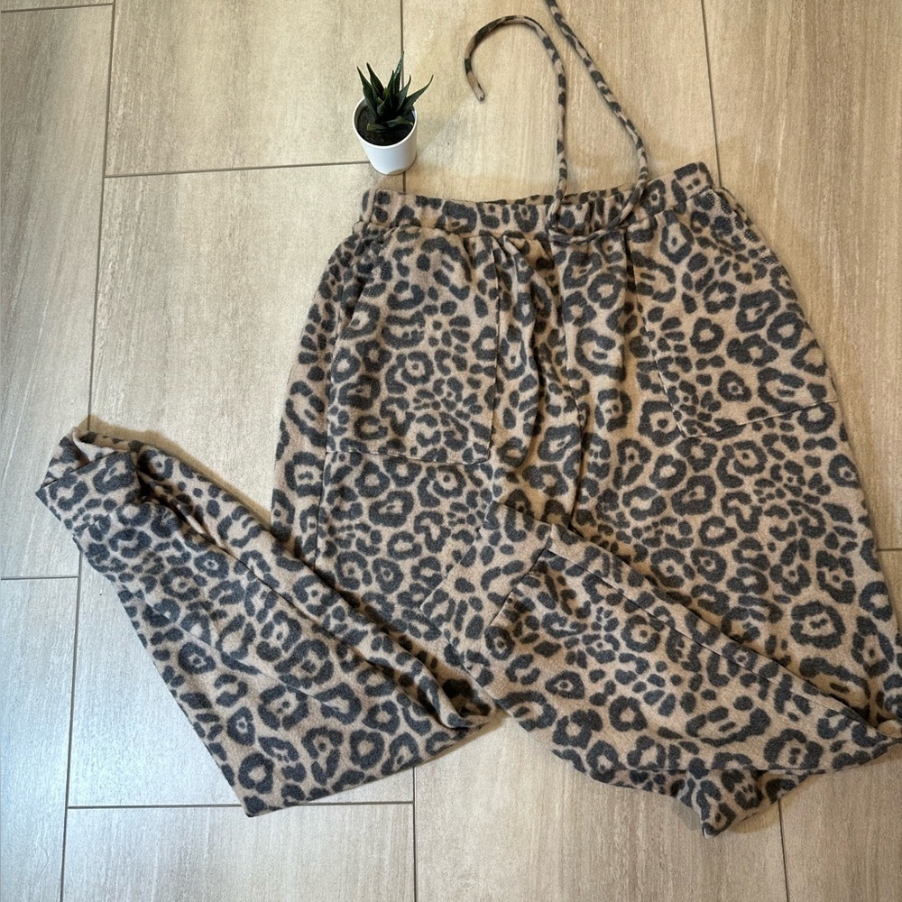 Leopard print Size medium fuzzy cozy pants